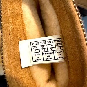 UGG boot size 5 never used